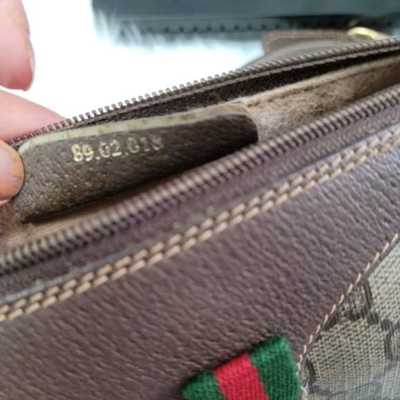 Gucci Vintage Crossbody - Authentic Monogram Web - Picture 3 of 11